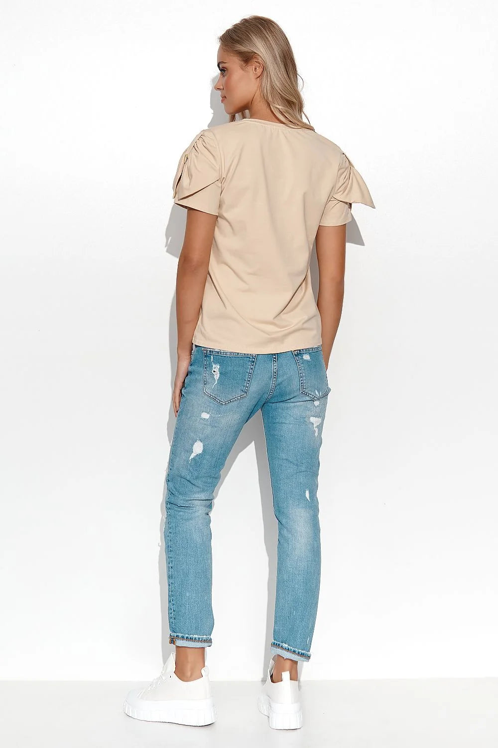 T-shirt femme design moderne col en V manches courtes détails plissés couleur beige clair