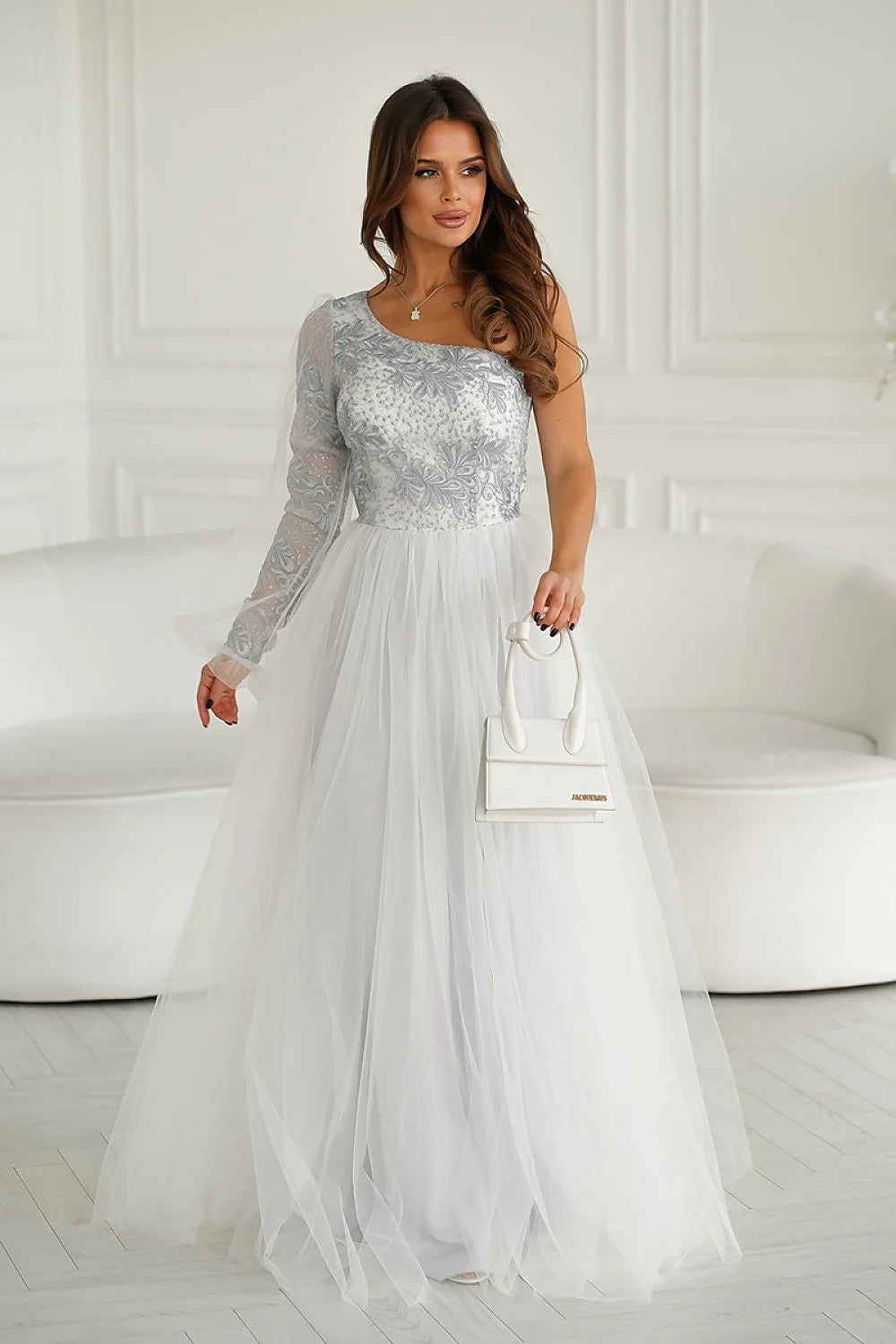 Robe de soirée élégante longue manches asymétriques dentelle tulle princesse évase argenté blanc femme