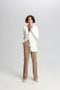 ensemble cardigan pantalon torsades longue mi cuisse laine acrylique blanc crème beige femme élégant taille haute coupe droite plis marqués