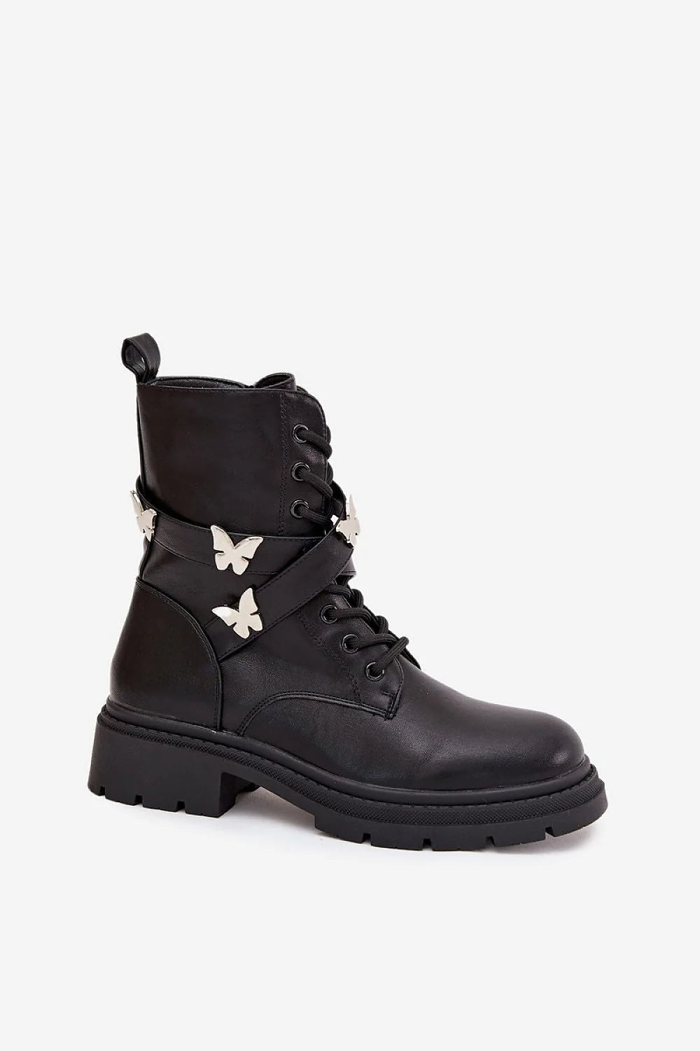 bottines femme similicuir noir lisse bout rond semelle crantée lug lacets zip latéral bride croisée appliques papillon argentées doublure chaude