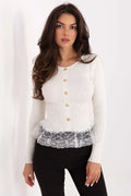 pull femme maille côtelée ivoire court boutons dorés col rond manches longues cintré dentelle volants transparent confortable chic
