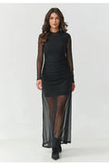 robe noire longue maxi moulante ajustée tulle légère manches transparentes encolure montant mini robe intérieure fronces hanches stretch sensuelle élégante