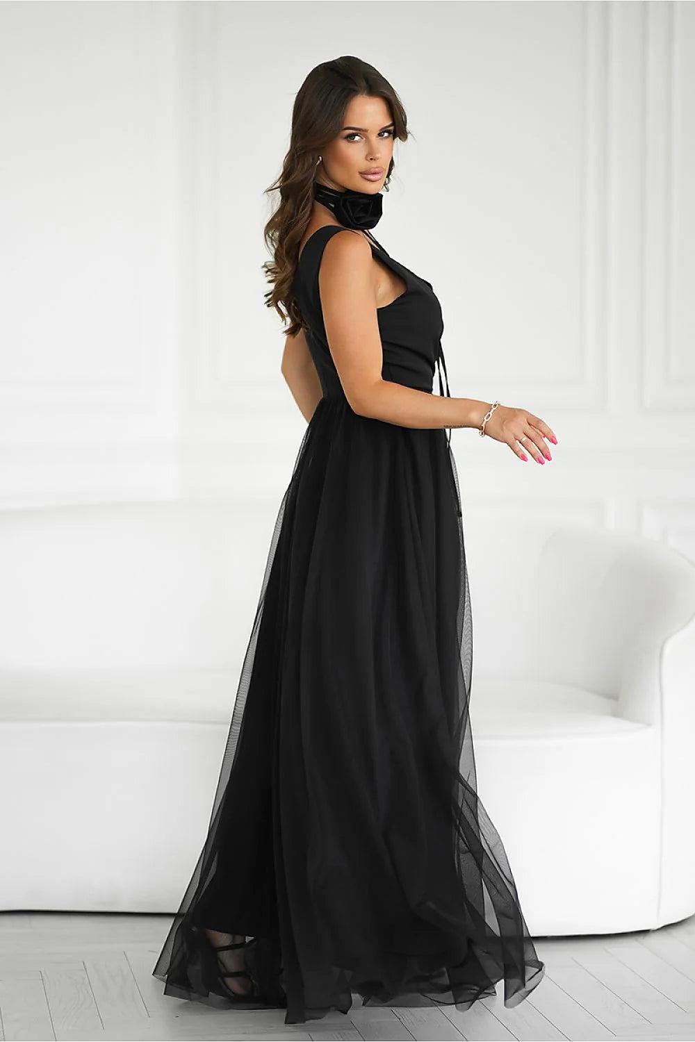 robe longue élégante mousseline noire décolleté V portefeuille bretelles larges taille cintrée jupe fluide tulle superposée fente haute