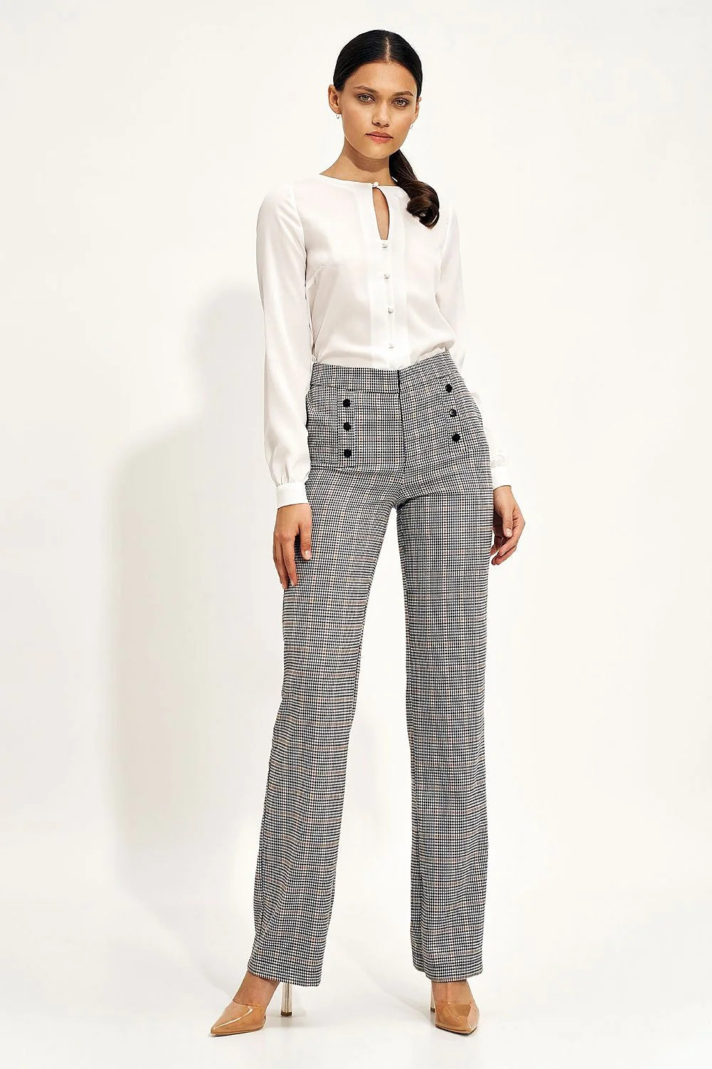 Ensemble élégant moderne chemisier manches longues boutonnées pantalon taille haute coupe droite matière polyester laine couleur rouge profond vert émeraude femme