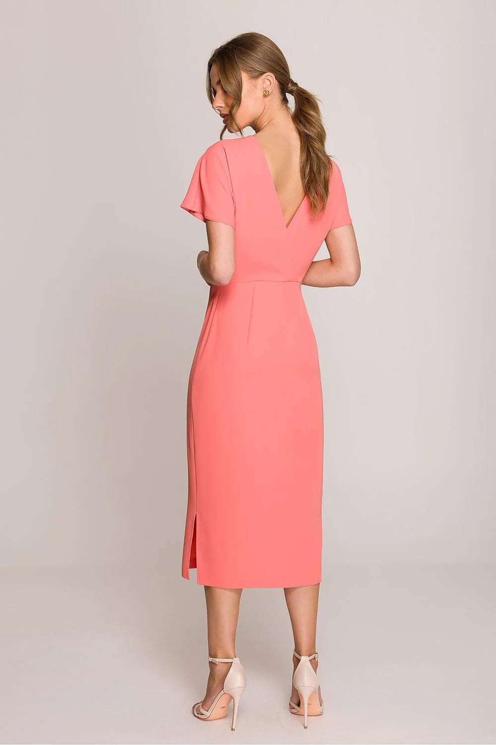 Robe de jour élégante mi-longue en corail coupe droite manches courtes encolure ronde femme polyester elasthanne fente latérale occasion semi-formelle été