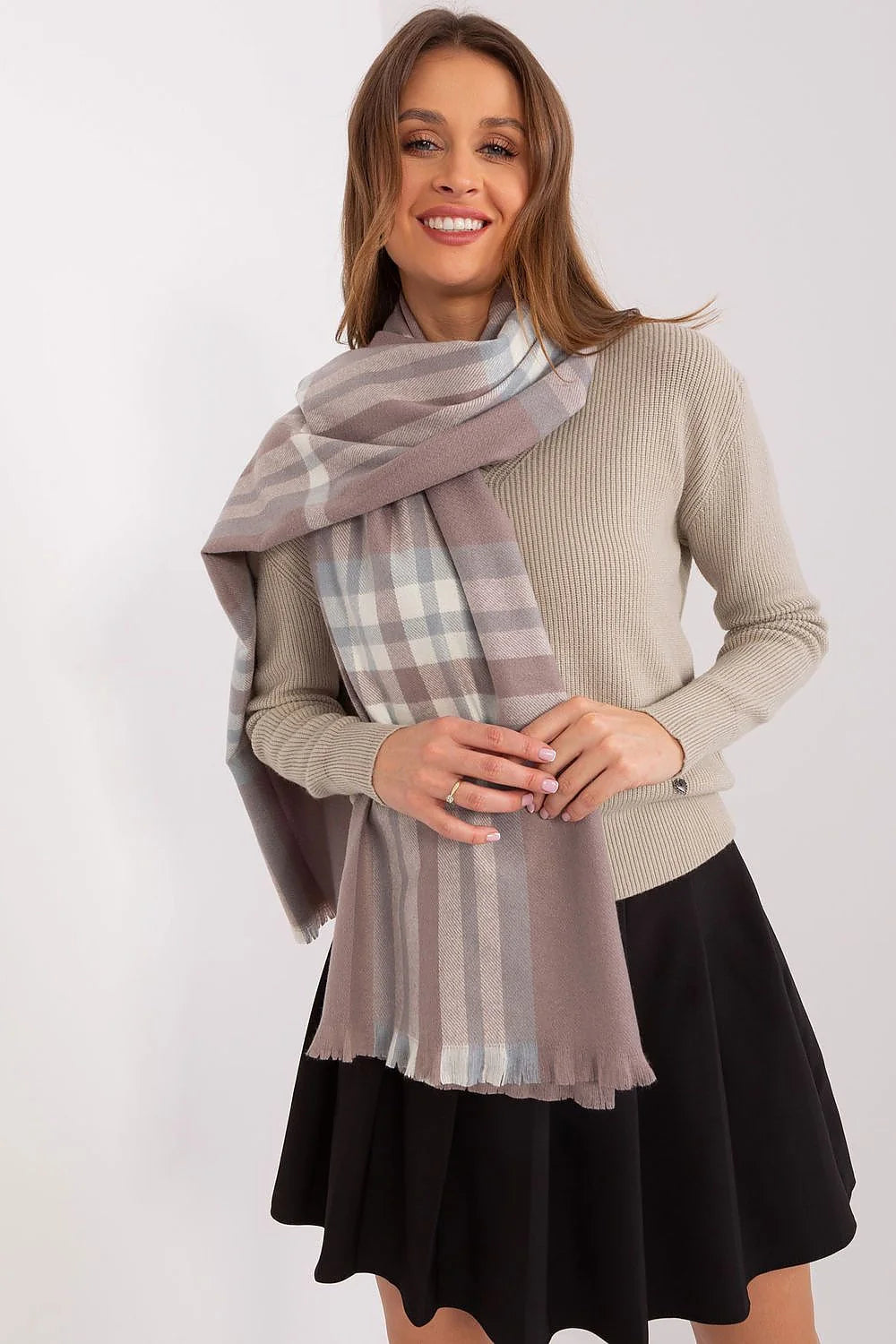écharpe femme longue oversize plaid carreaux tartan taupe rosé bleu pâle écru grande taille tissée douce chaude franges courtes enveloppante
