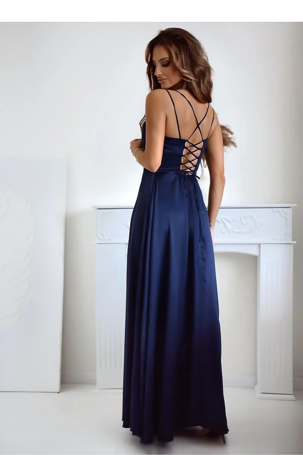 Robe longue élégante sans manches bleu marine fente dos nu finitions luxueuses pour femme occasion spéciale