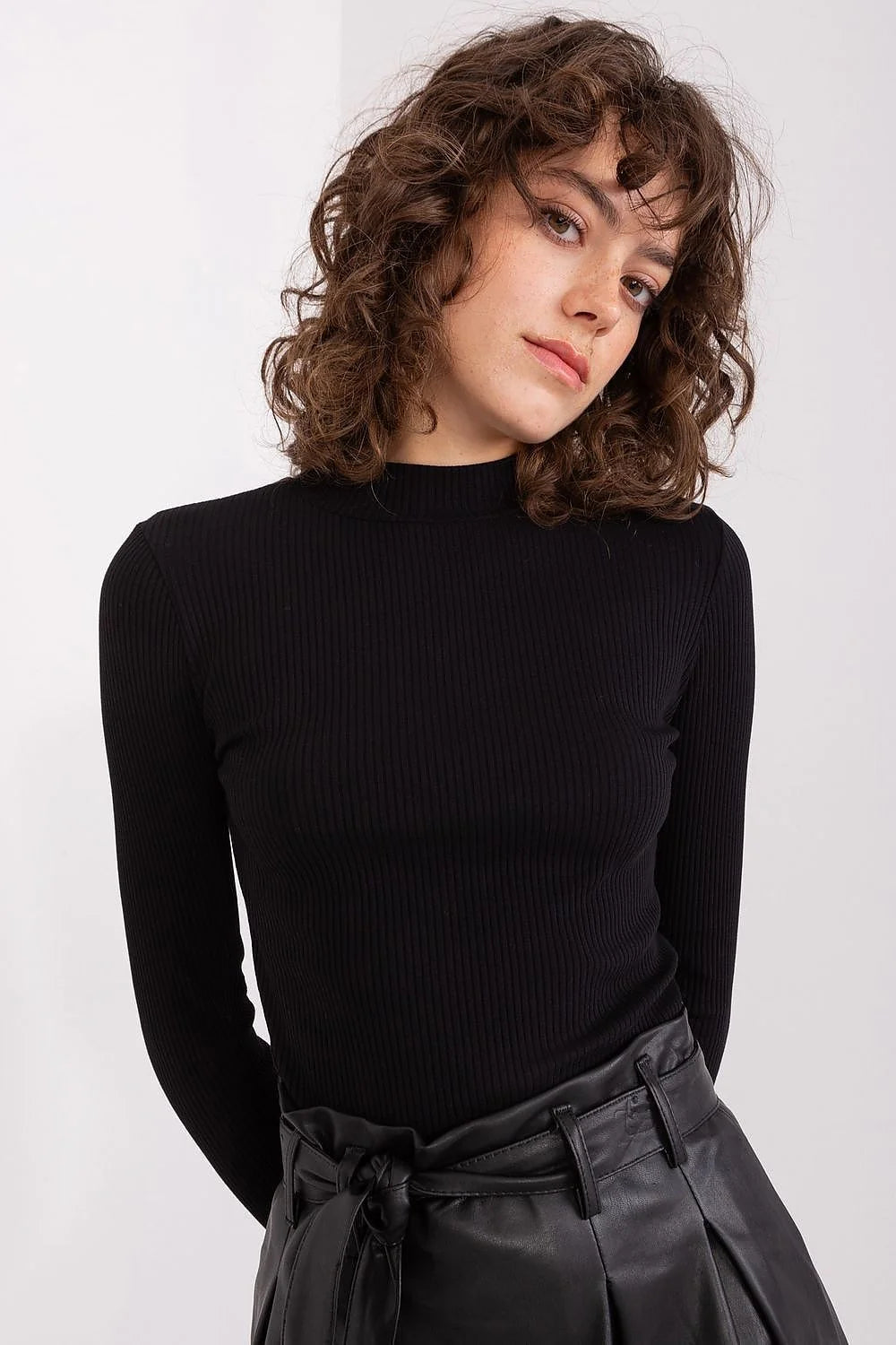 Ensemble élégant pour femme chemisier manches longues col montant jupe mi-longue évasée similicuir noir
