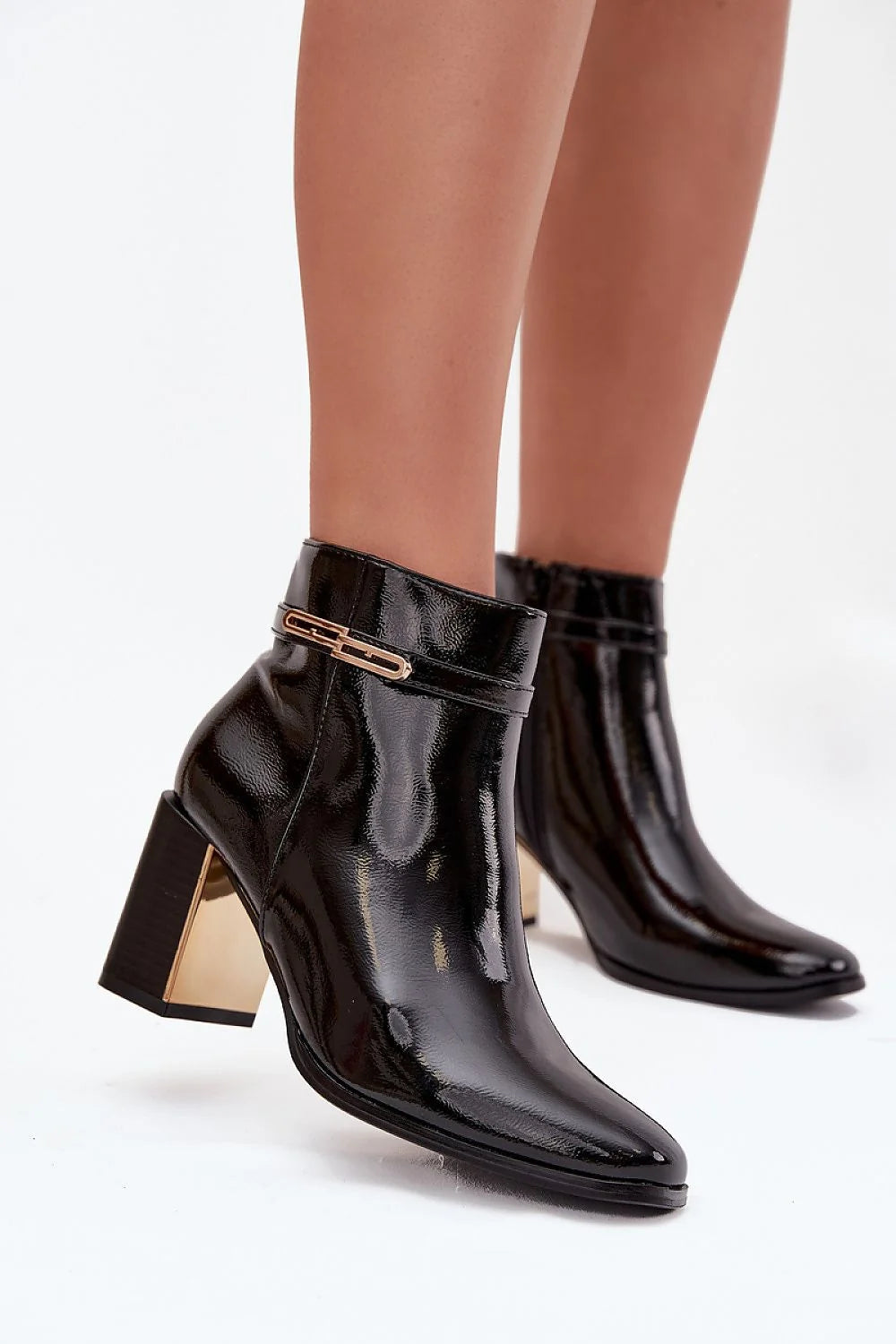 bottines femme vernis noir simili cuir cheville bout pointu talon colonne stable insert métallique doré bride décorative boucle