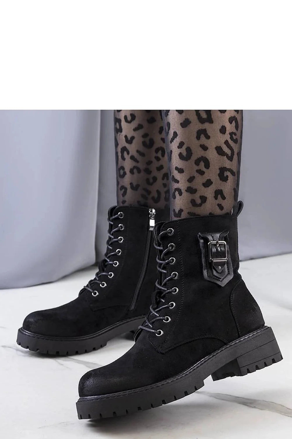 Bottes pour femme cuir suédé noir design militaire moderne lacets talon surélevé confortable urban casual