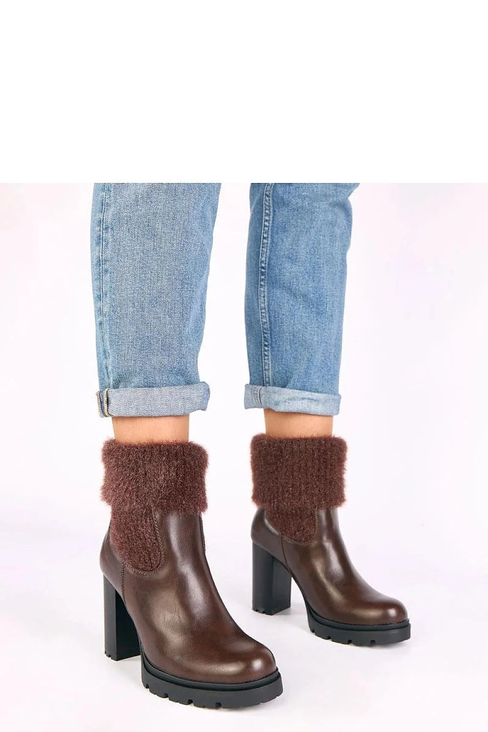 bottines talon bloc marron effet cuir lisse revers fourrure maille duveteuse brun bout rond plateforme semelle crantée noire antidérapante confortable