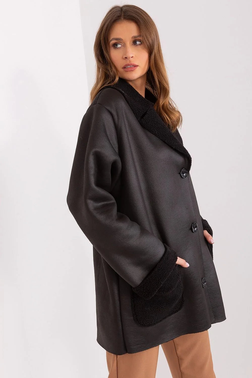 Veste élégante pour femme en similicuir noir faux shearling oversize boutons noirs
