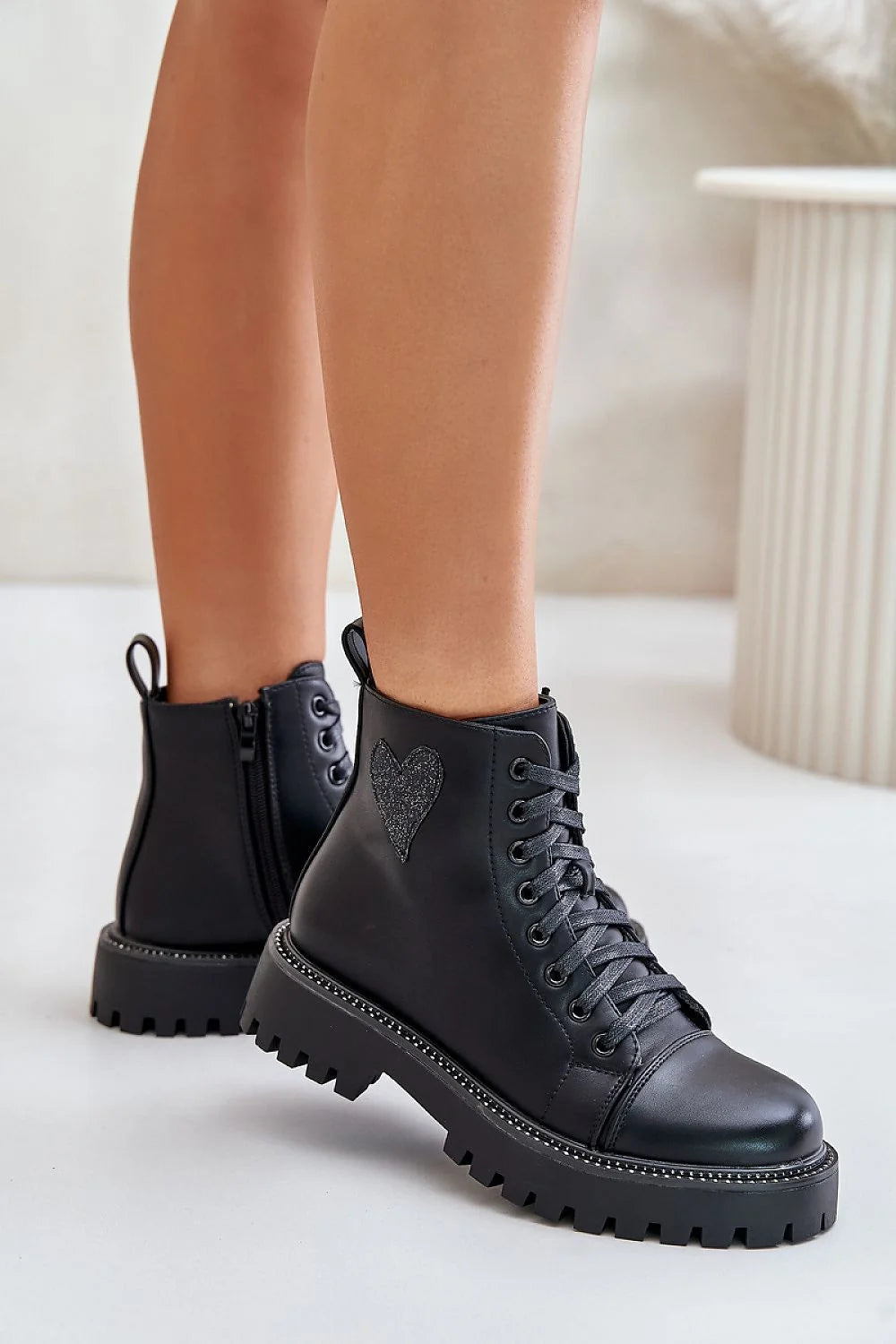Bottes élégantes à tige basse et fermeture à glissière cuir artificiel cœur pailleté talon 4cm femme