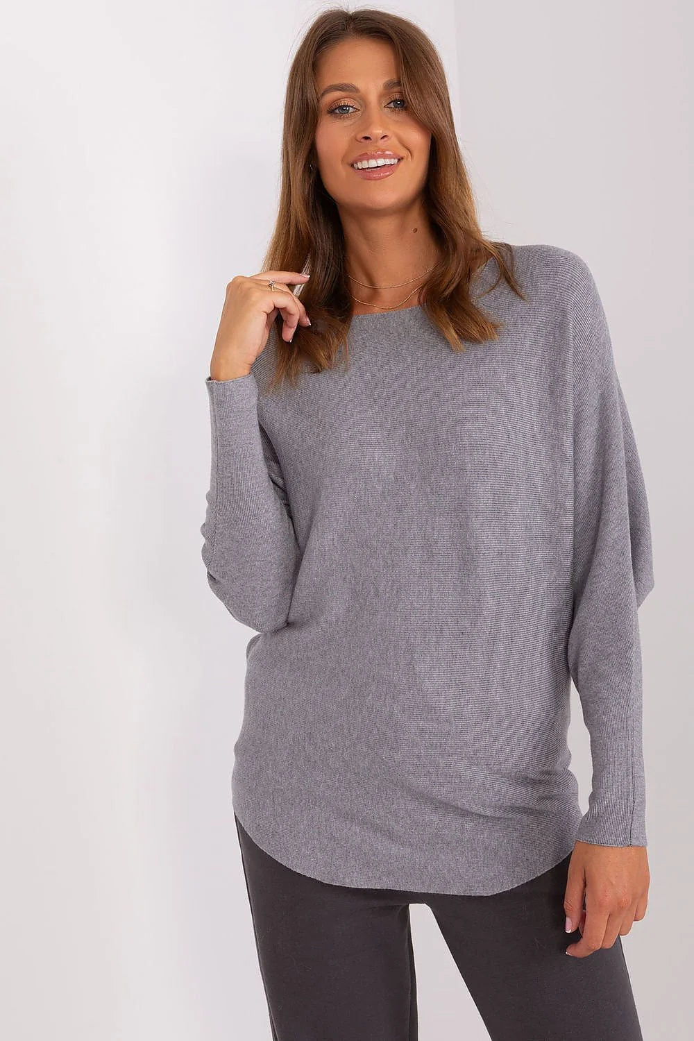pull oversize tunique maille côtelée gris chiné manches longues amples poignets ajustés encolure ronde coupe arrondie
