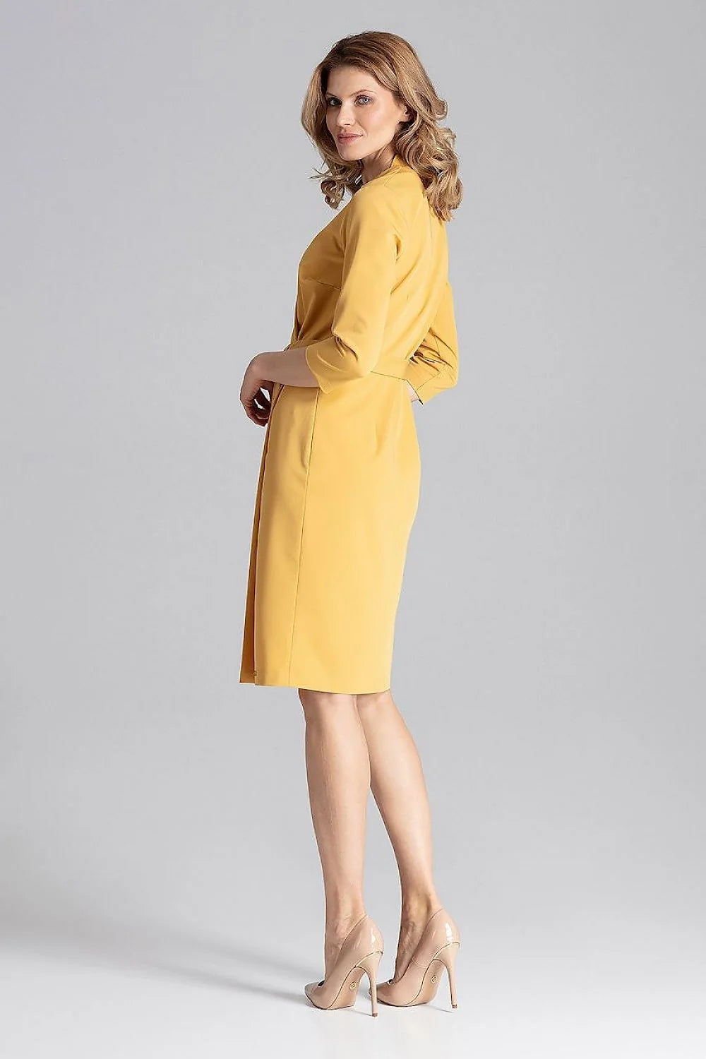 Robe portefeuille polyester élégante jaune moutarde ceinturée classique pour femmes modernes bureaux réunions affaires