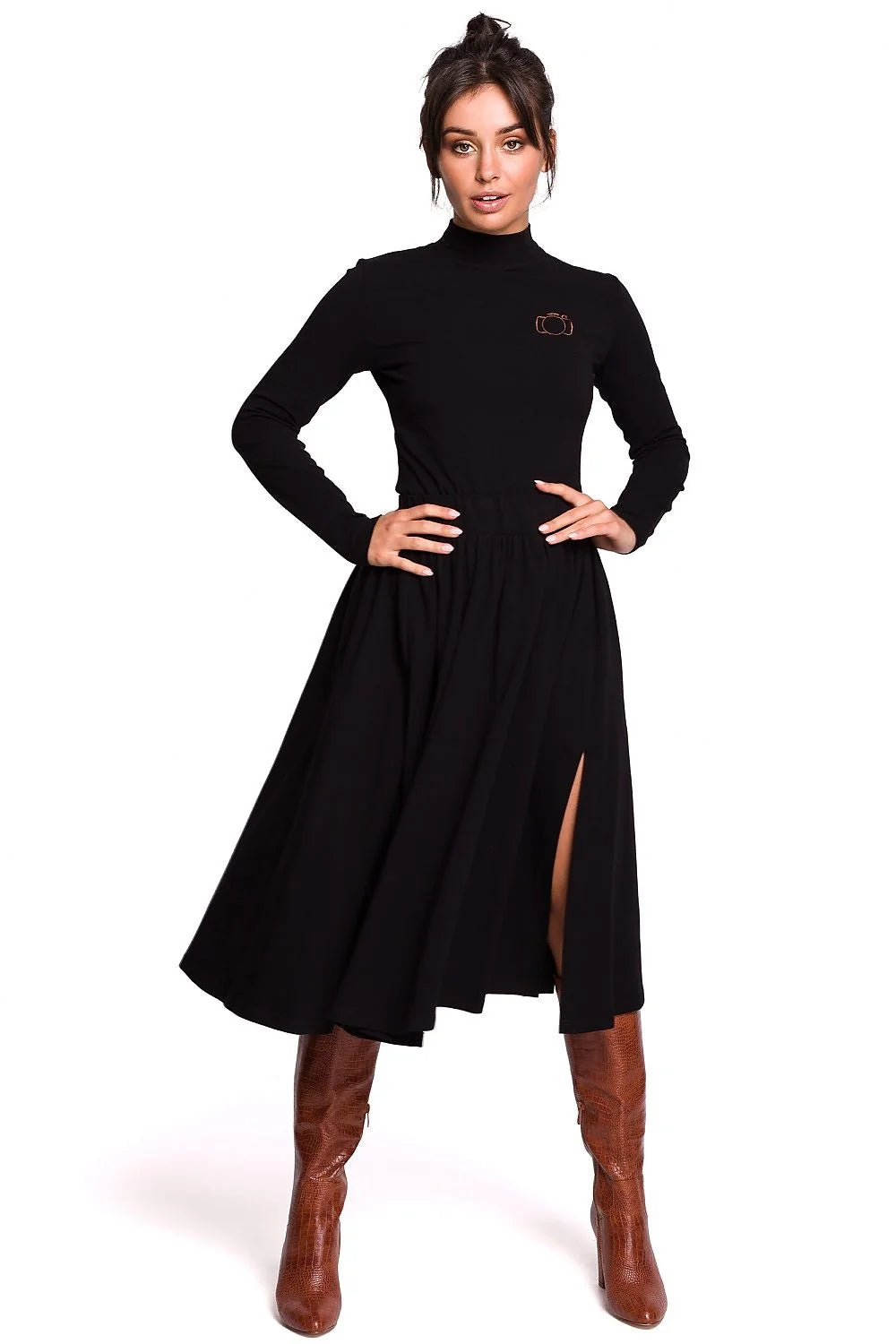 Jupe élégante en coton élasthanne noire coupe évasée fente latérale femmes style moderne chic