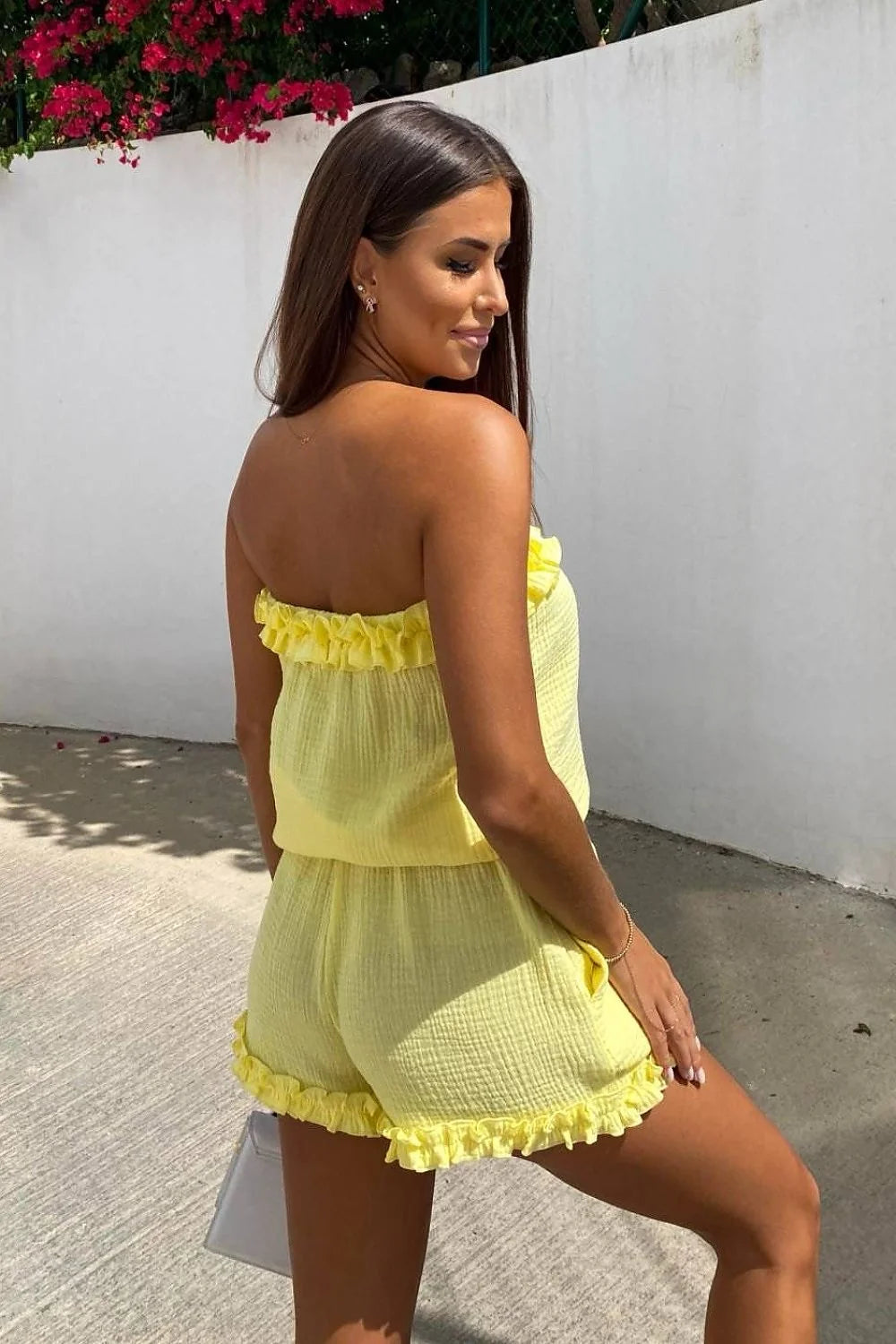 Ensemble d'été féminin en mousseline jaune vif sans bretelles taille élastique volants coordonnés short et haut femmes mode été 2023