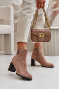 Bottes à talons femmes design moderne élégant matière simili daim couleur marron clair tige 10.5 cm talon 7.5 cm fourrure synthétique doublure