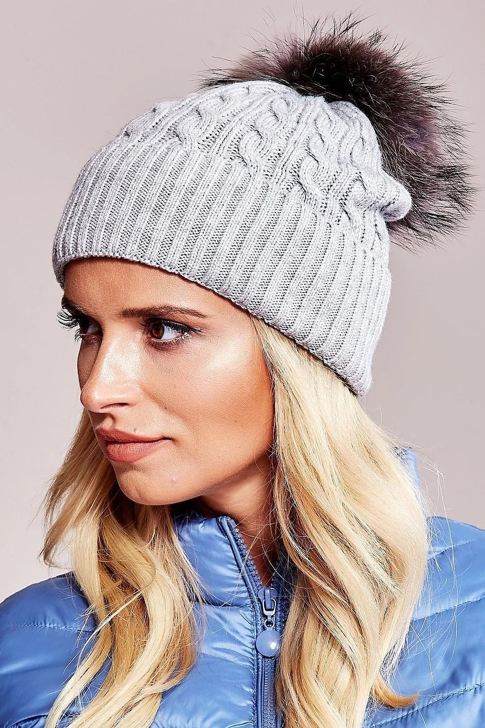 Bonnet d'hiver féminin chic bord côtelé large pompon moelleux acrylique coton cachemire mode hiver 2023 femme élégance intemporelle