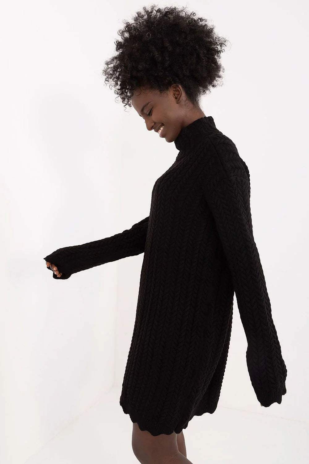 Robe pull maille torsadée noire femme tricot épais manches longues col roulé style cosy hiver