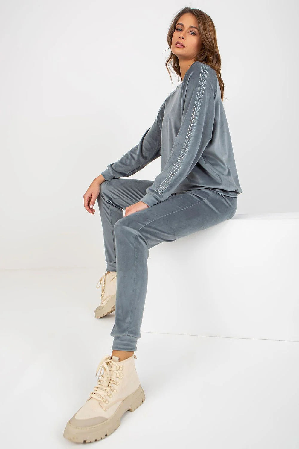 Ensemble Relevance velours bleu roi longue blouse manches longues pantalon ajusté femme élégant confort