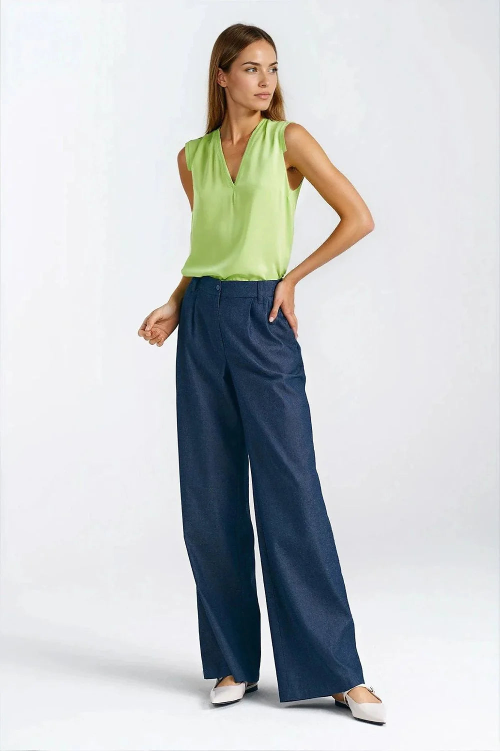 chemisier femme viscose fluide satinée sans manches encolure plongeante plis délicats coupe droite légèrement évasée ourlet arrondi citron