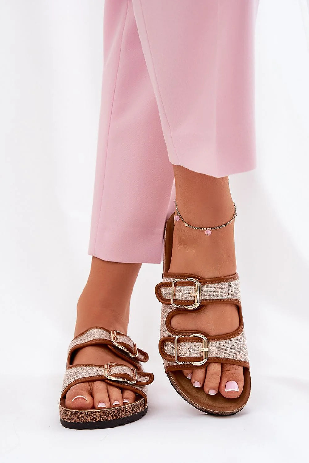 Sandales ouvertes femmes style casual-chic boucles dorées tissu texturé cuir écologique confort vacances