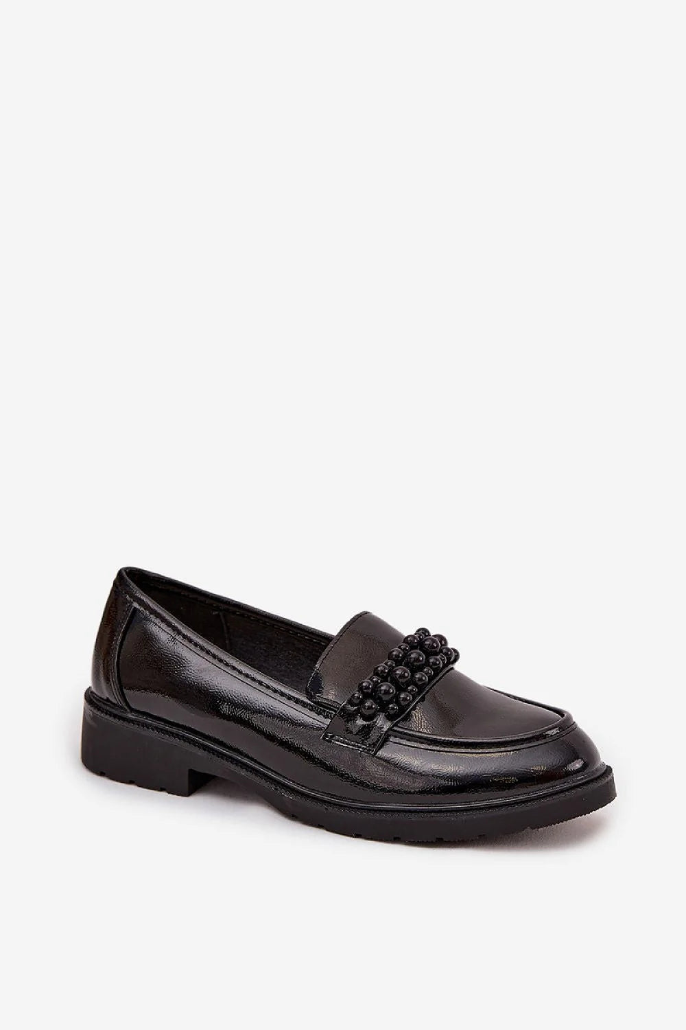 mocassins femme simili cuir verni noir bride ornée perles assorties bout légèrement pointu semelle crantée talon compensé intérieure cuir naturel