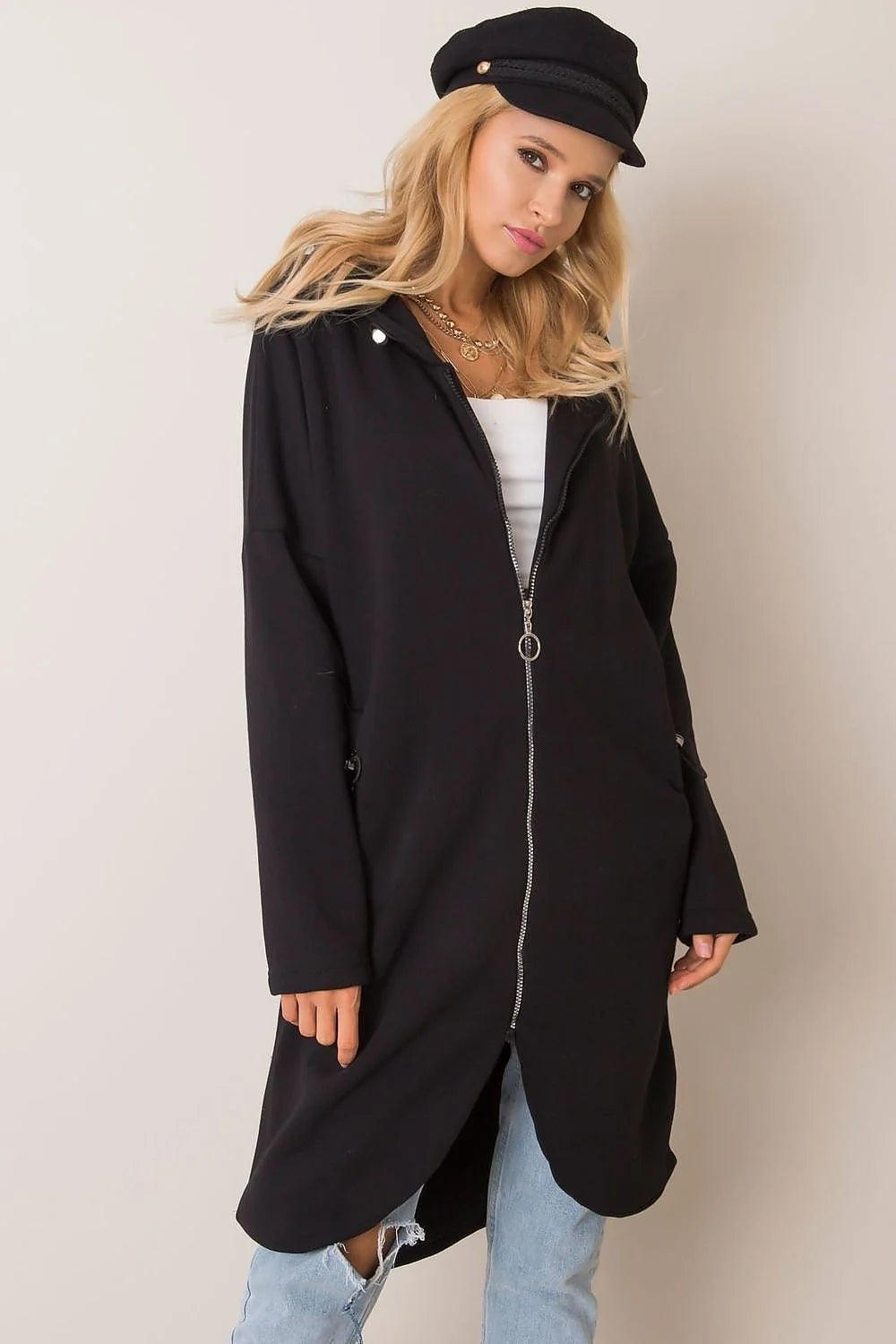 Manteau pour femmes design moderne audacieux couleur fuchsia vif coupe oversize matériau structuré fonctionnalité confort