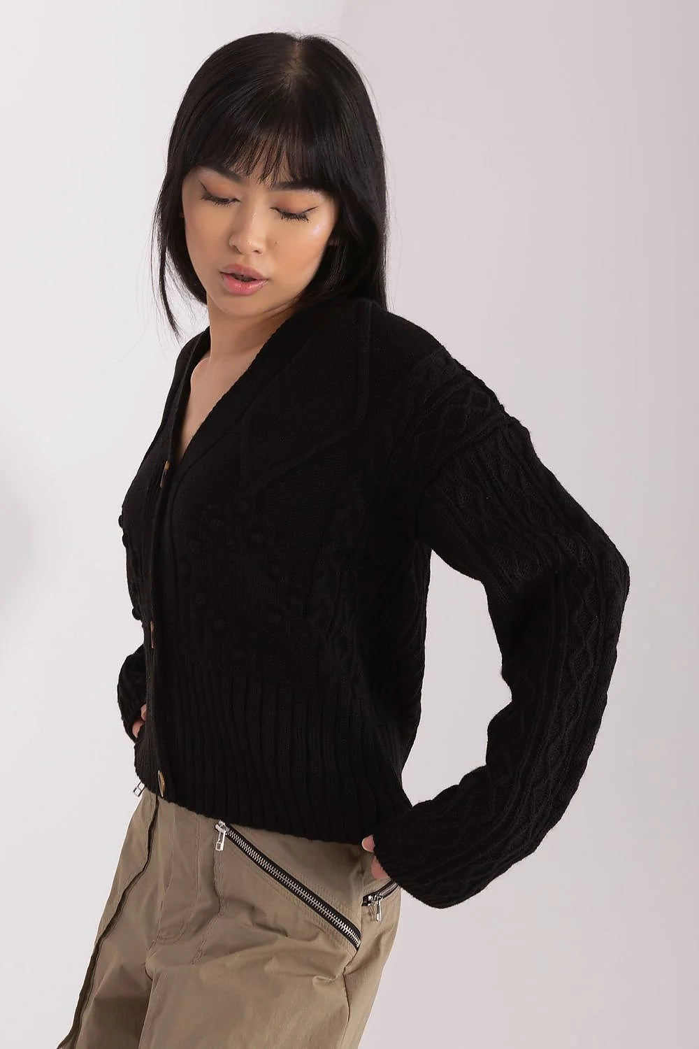 Cardigan pour femme moderne noir en maille épaisse V-neck motifs géométriques manches longues ajusté occasion quotidienne