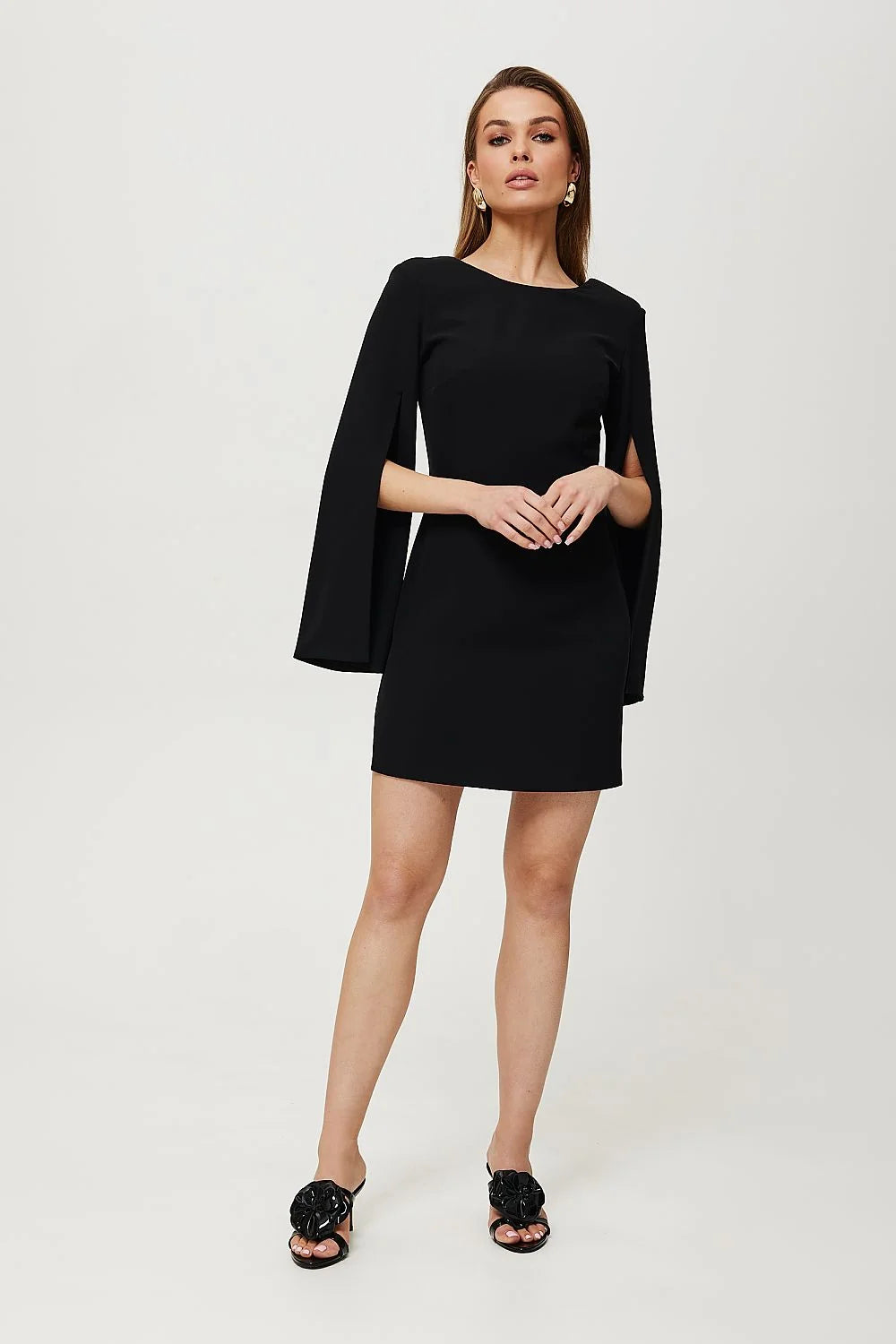 robe cocktail noire élégante manches longues cape fendues drapé élégant ajustée coupe droite mini tombé fluide polyester elasthanne extensible sophistiquée