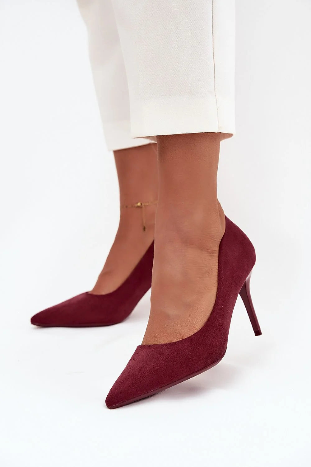 escarpins femme suédine bordeaux talon aiguille haut silhouette élancée bout pointu semelle fine veloutée confortable chic habillé soirée mariage