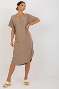 Robe de jour Och Bella décontractée tissu léger taupe coupe droite manches courtes décolleté V fente latérale femme