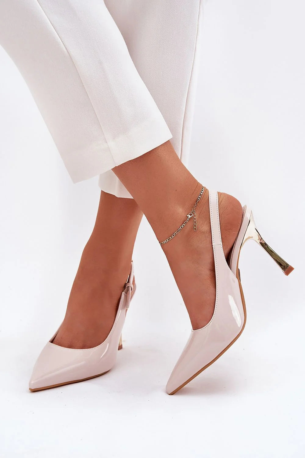 Talons hauts design moderne couleur beige pâle matériau brillant occasions spéciales femmes escarpins sling-back talon ouvert ajustable confort