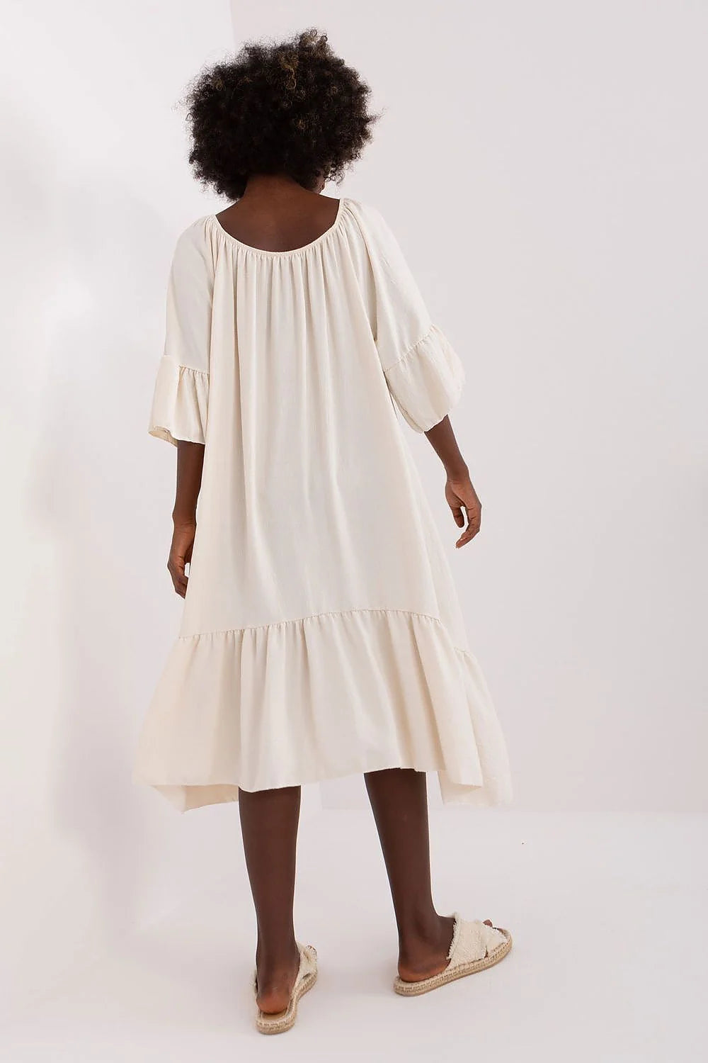 robe bohème longue estivale ample crème volants manches mi longues encolure ronde nouée polyester légère fluide aérienne confortable élégante polyvalente