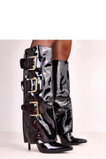 bottes vernies noires hautes talon stiletto pointu tige retroussée boucles dorées réglables laquées glam rock élégantes confortables