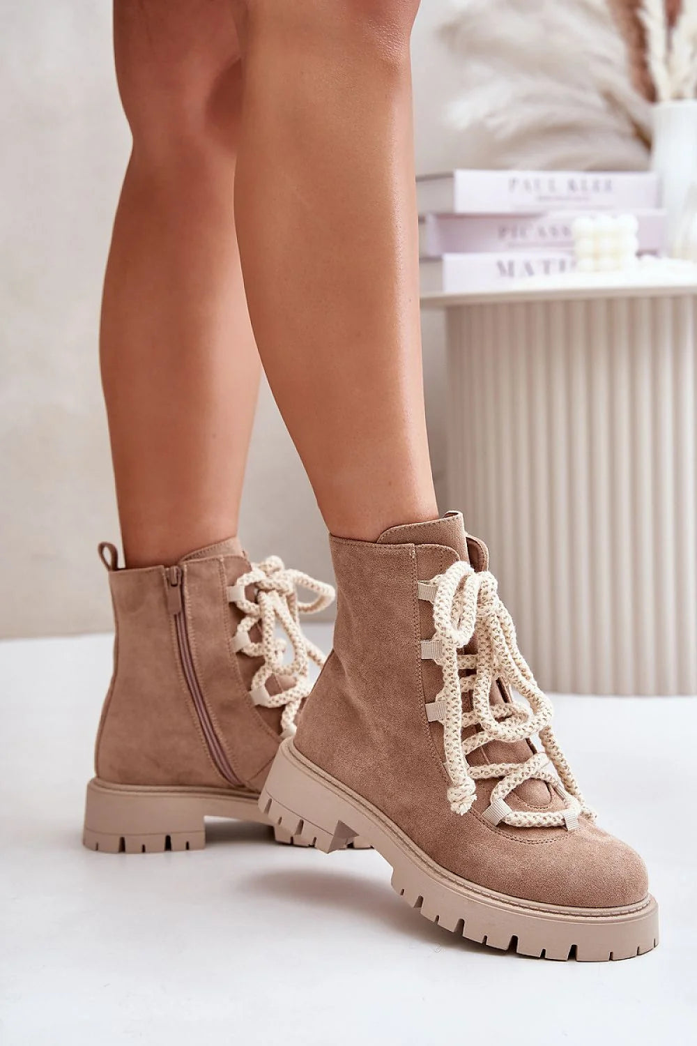 Bottines femmes style moderne fonctionnelles talon plat doublure mouton écologique beige confort cheville fermeture éclair pull tab