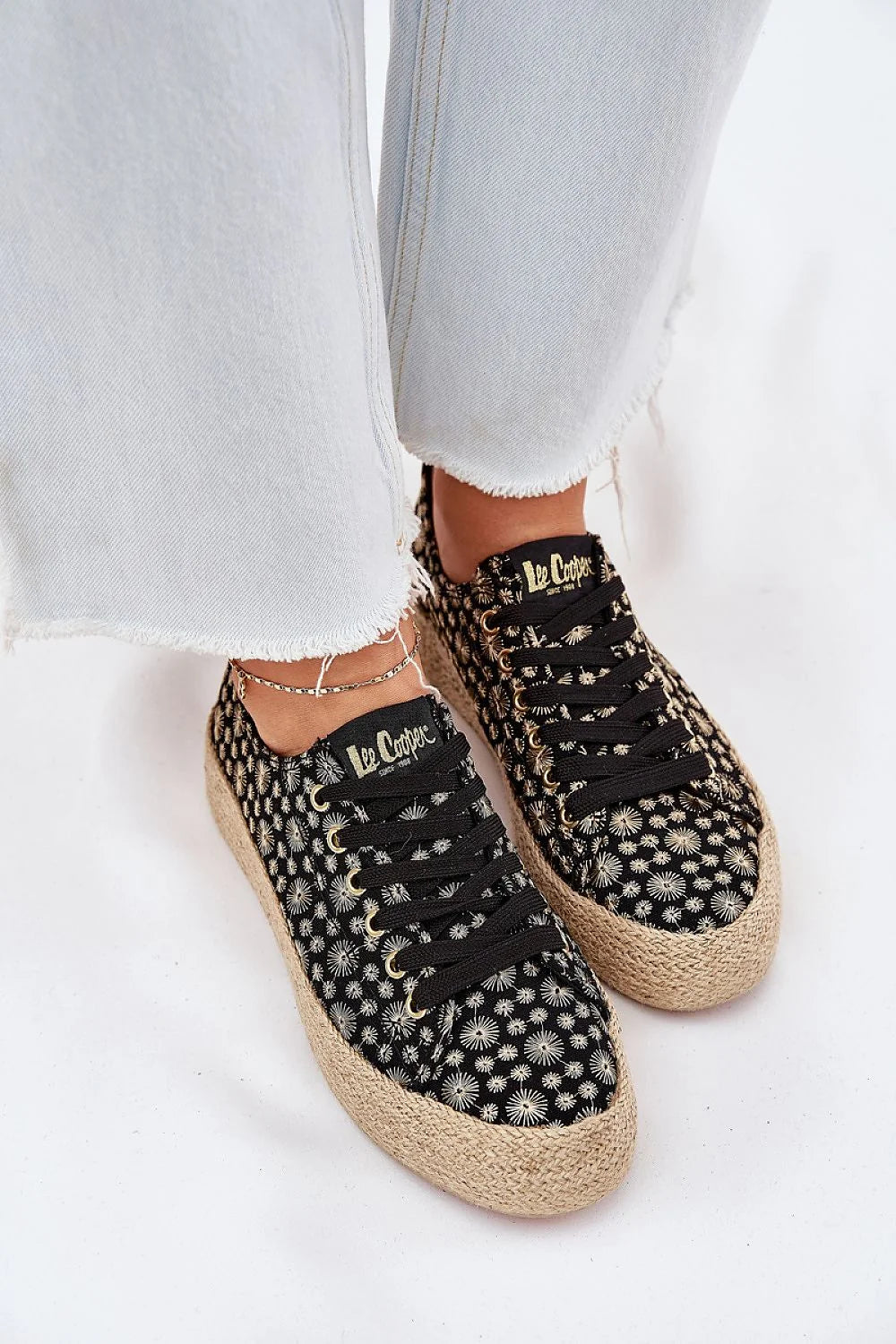 Baskets Step in style pour femmes baskets espadrille style bohème chic semelle tressée corde beige floral tissu noir doré lacets noirs