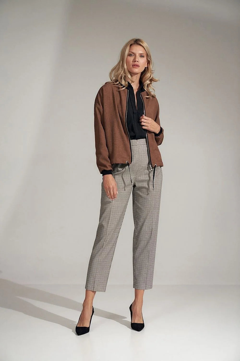 Pantalon femme taille haute noir en polyester élégant et confortable pour occasions professionnelles et soirées