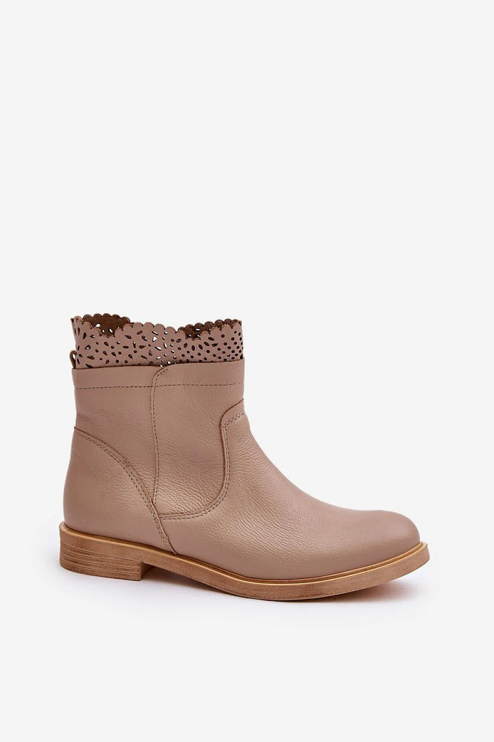 Bottines courtes élégantes style féminin cuir naturel semelle bois motif floral découpé main arrondie fermeture éclair latérale 15.5 cm femme