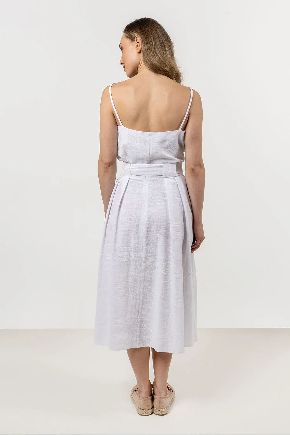 Robe d'été féminine élégante minémaliste décolleté en V bretelles fines tissu léger respirant femme mode robe occasionnelle