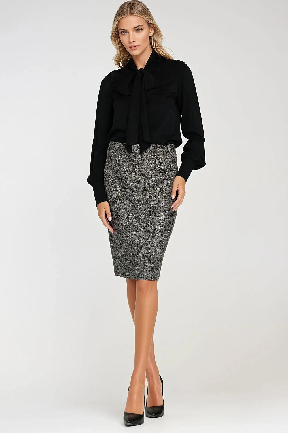 chemisier blouse lavallière noire viscose fluide délicate toucher manches longues poignets larges boutons décoratifs coupe droite polyvalent élégant professionnel soirée