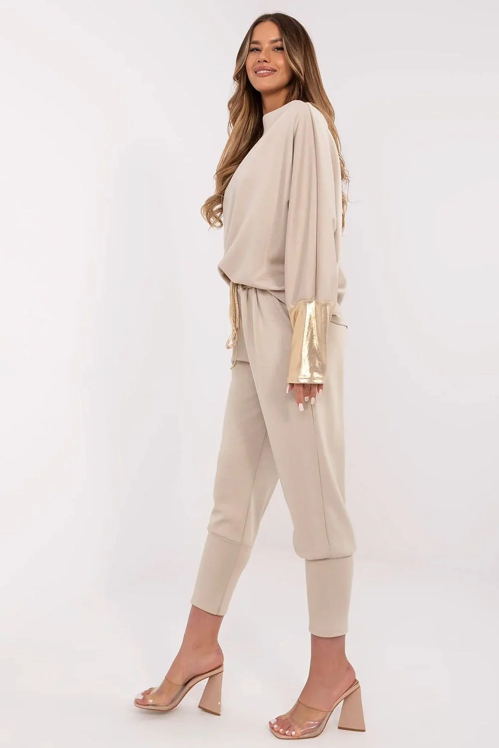 Ensemble mode féminin élégant coordonné haut manches longues pantalon taille haute doré beige clair femme