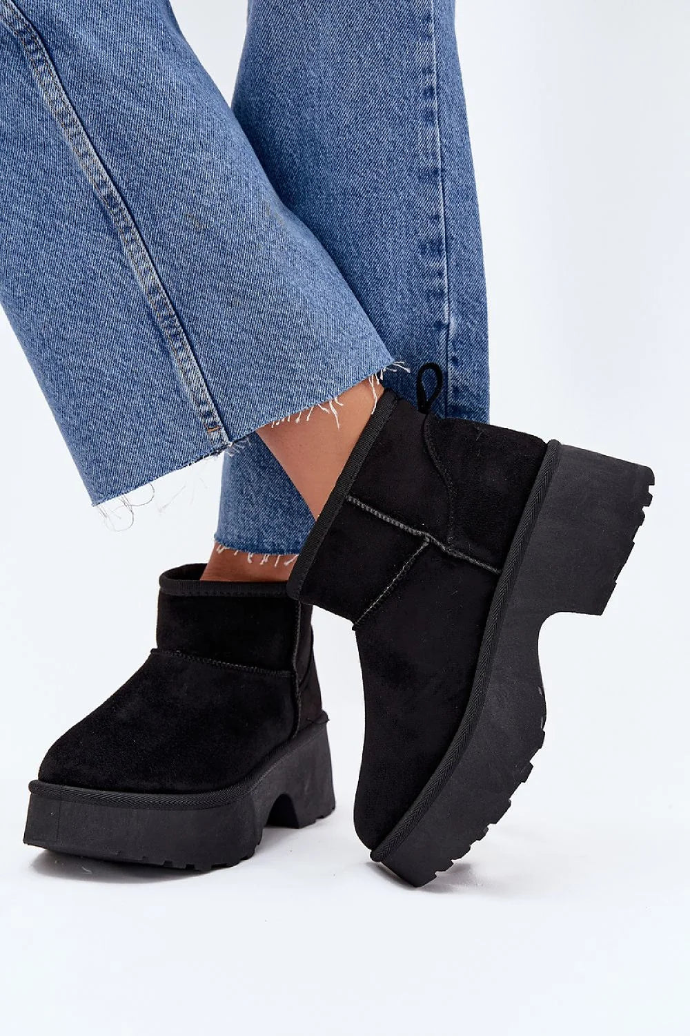 bottes neige femme suédine écologique cheville noires plateforme épaisse semelle crantée talon 6cm doublure fourrure chaleur confort enfilage facile