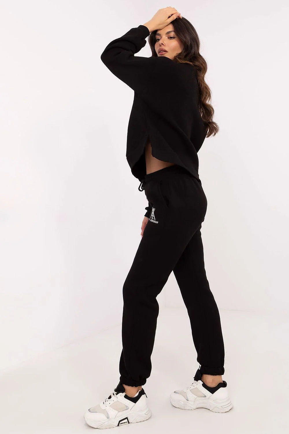 Ensemble de survêtement pour femmes noir en coton et polyester, style moderne, coupe ample, logo brodé, pantalon à taille ajustable