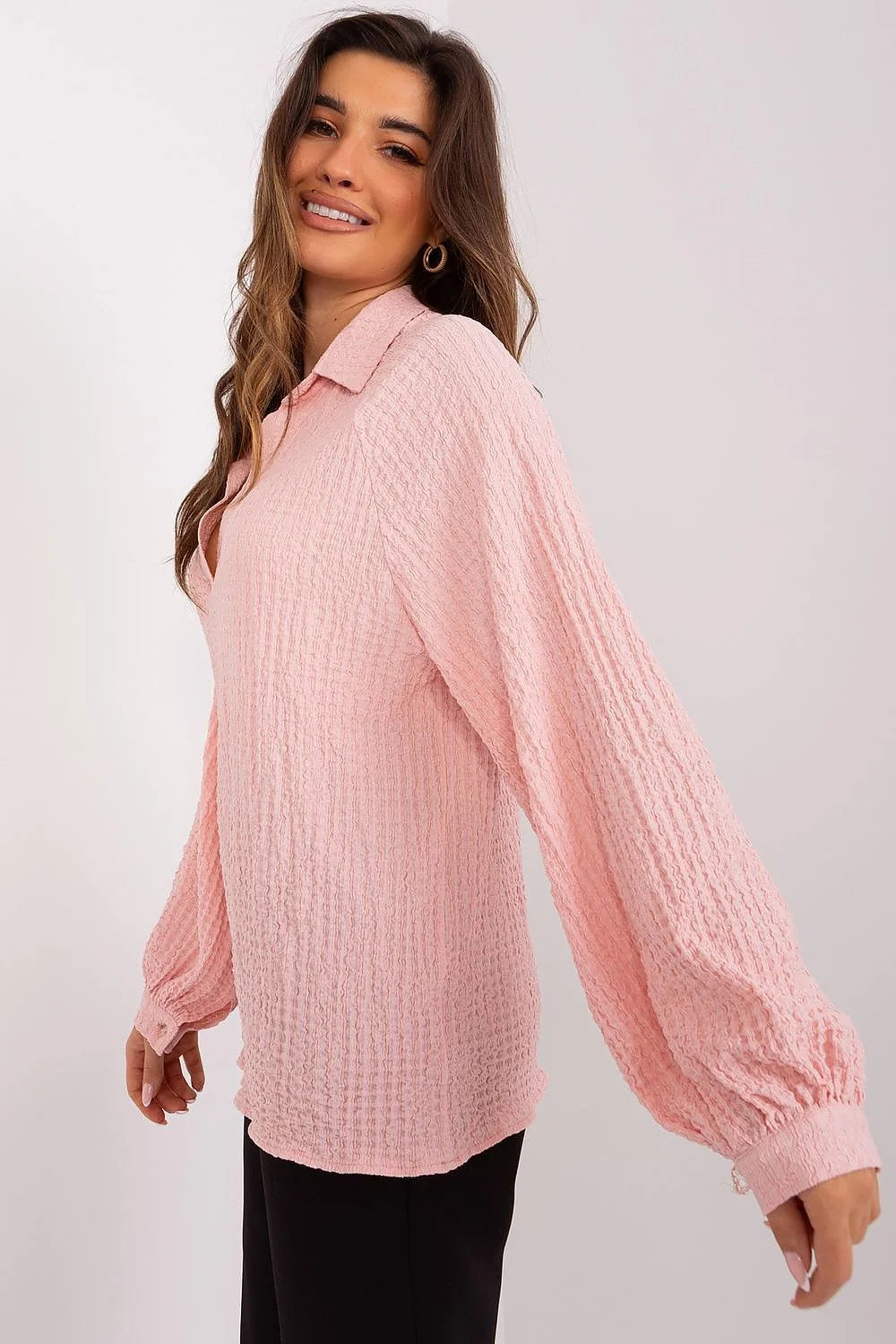 Chemisier Lakerta chemisier femme couleur rose pâle texture gaufrée polyester elastane coton manches longues ample col classique