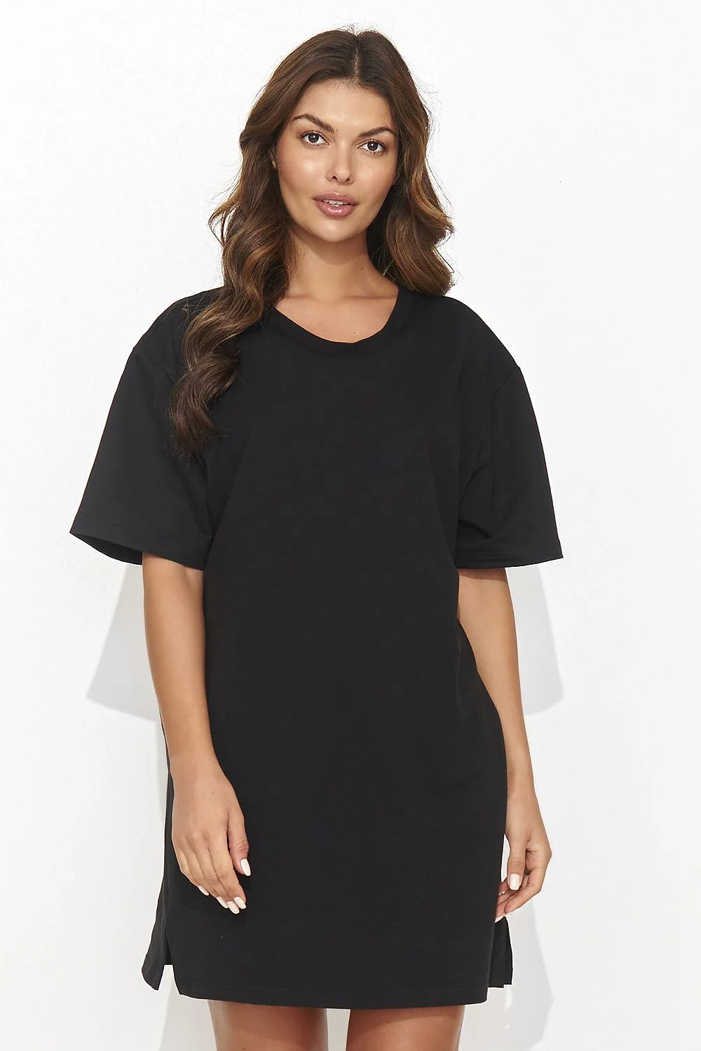 Robe de jour élégante pour femme en coton noir coupe droite manches courtes fente latérale moderne
