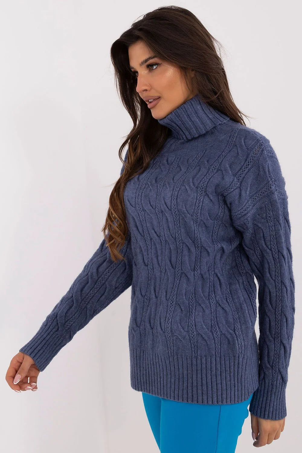 Pull à col roulé tricot torsadé pour femme en acrylique, polyamide et polyester, couleur bleu indigo, coupe ample et finitions côtelées
