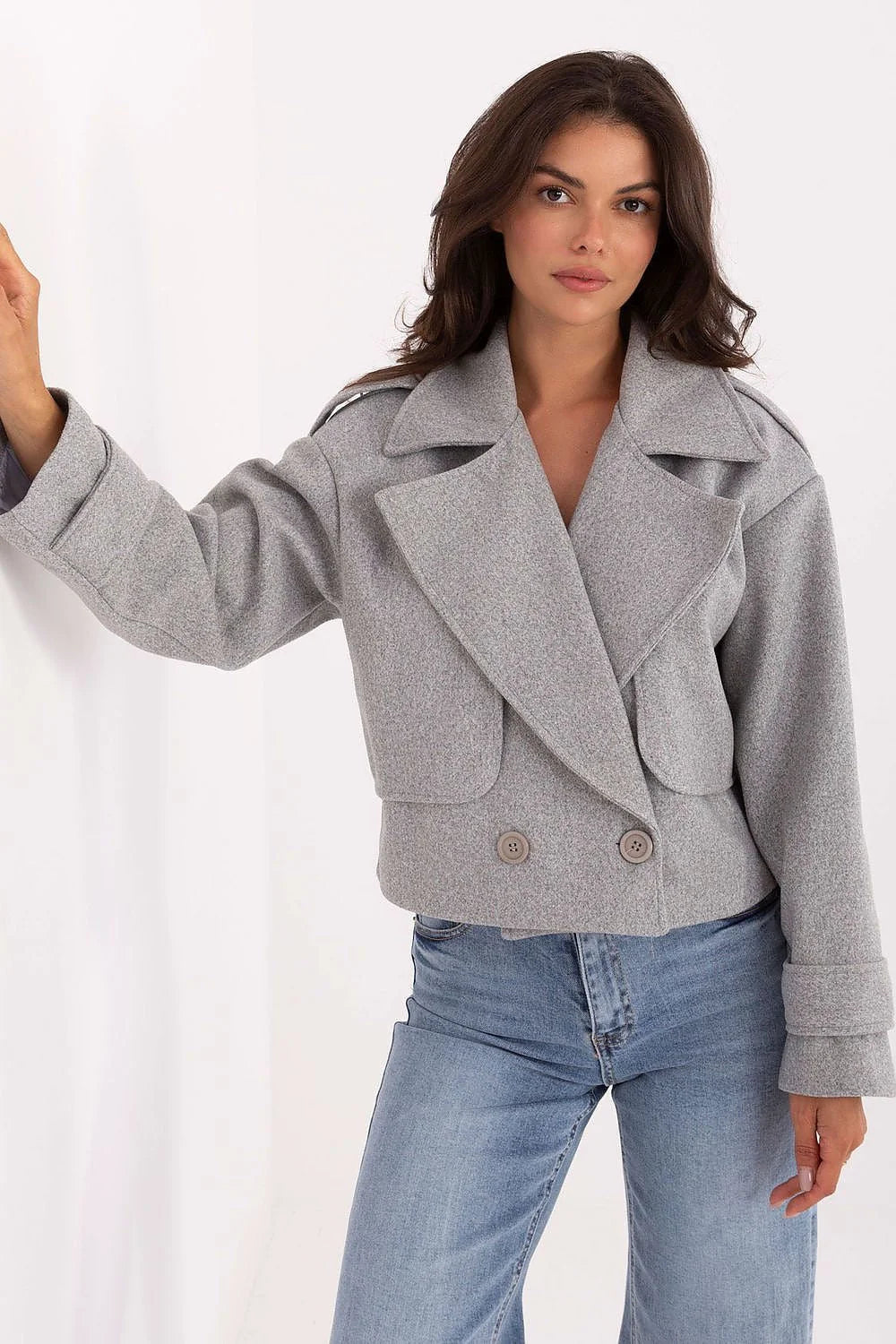 trench court femme double boutonnage cropped col tailleur oversize gris chiné épaules structurées épaulettes poches rabat manches longues
