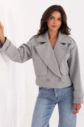 trench court femme double boutonnage cropped col tailleur oversize gris chiné épaules structurées épaulettes poches rabat manches longues